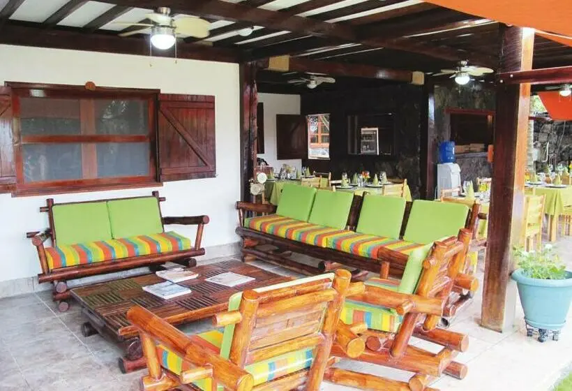 اتاق استاندارد یک نفره, The Wooden House
