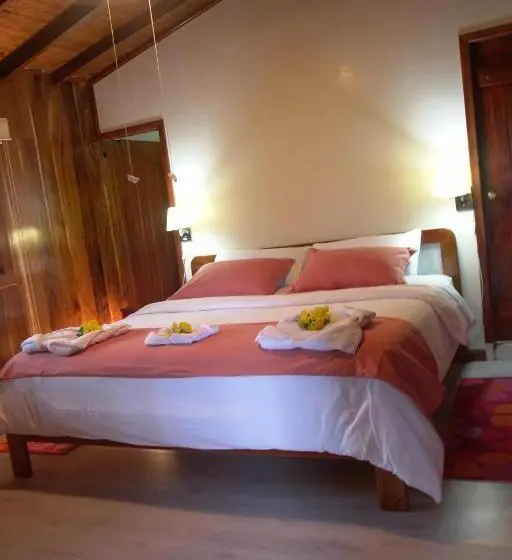 اتاق استاندارد با تخت بزرگ, The Wooden House