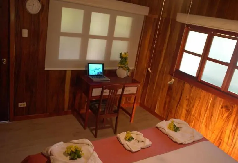 اتاق استاندارد با تخت بزرگ, The Wooden House