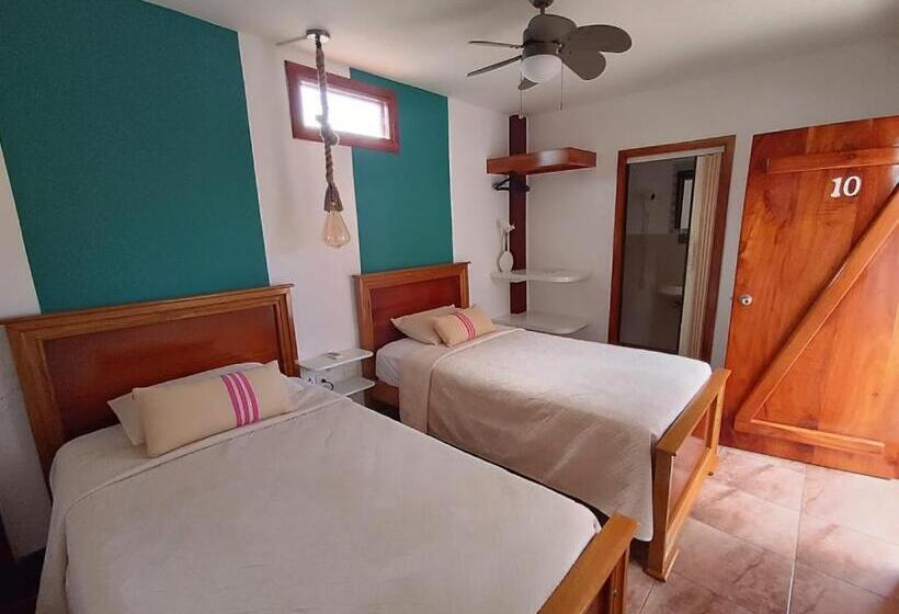 스탠다드 룸, The Wooden House