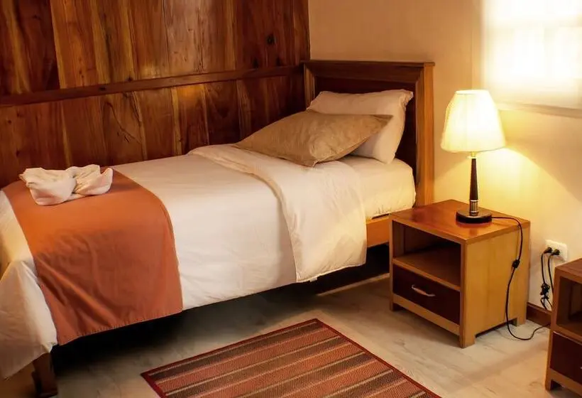 اتاق استاندارد, The Wooden House