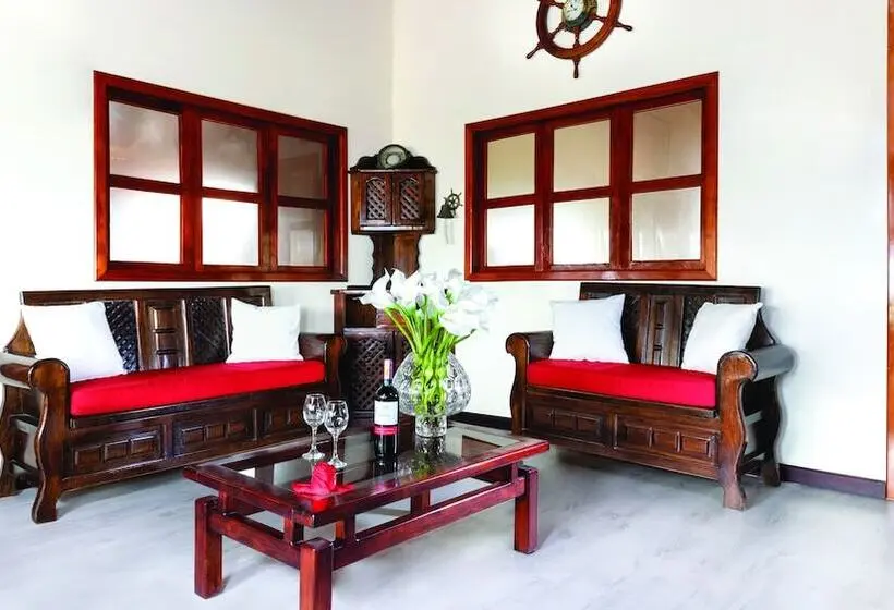 اتاق لوکس, The Wooden House