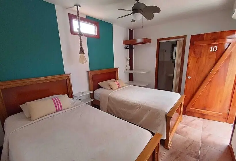 اتاق استاندارد, The Wooden House