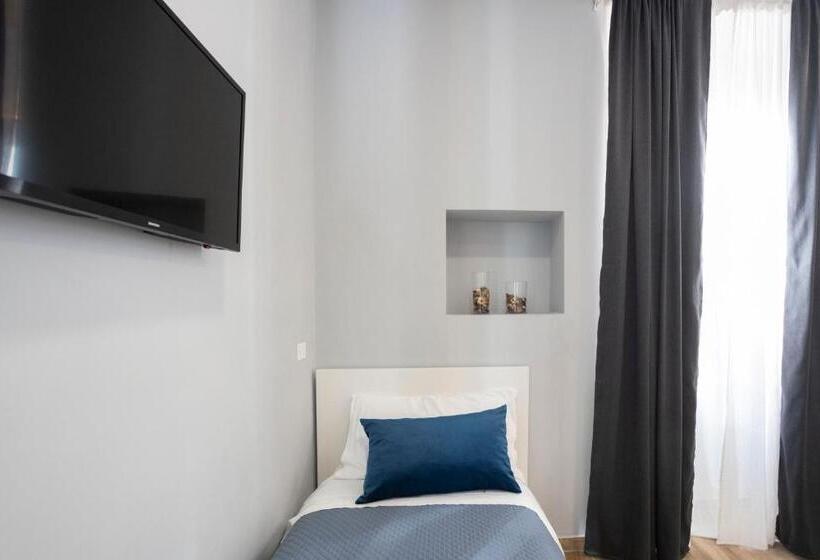 اتاق استاندارد سه نفره, Tredidenari B&b