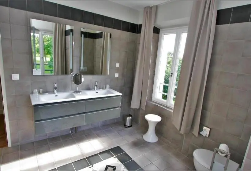 Deluxe Neljän Hengen Huone, Manoir De Montigny