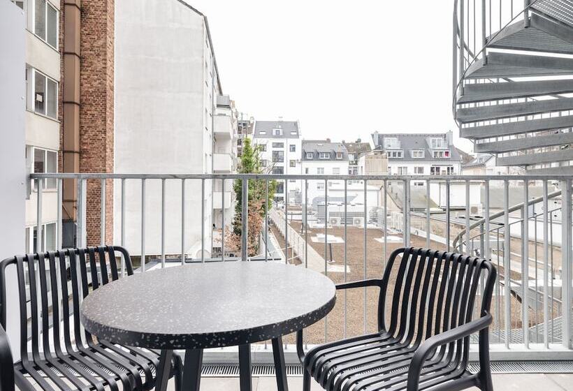 スタンダードスタジオ, Numa I Leo Apartments