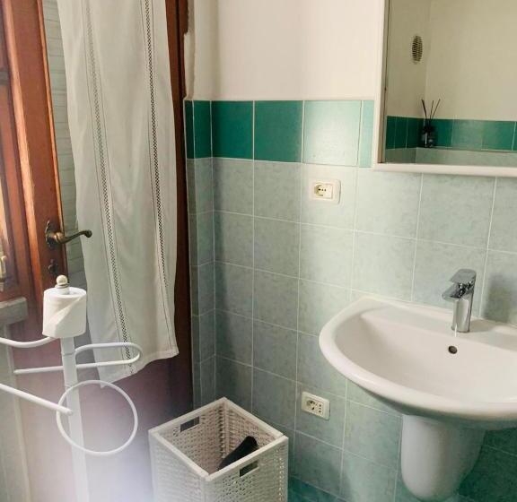 اتاق استاندارد, Enzo’s House