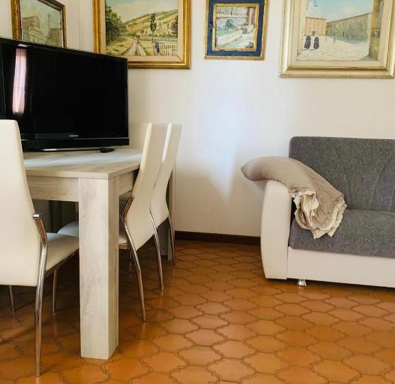 اتاق استاندارد, Enzo’s House