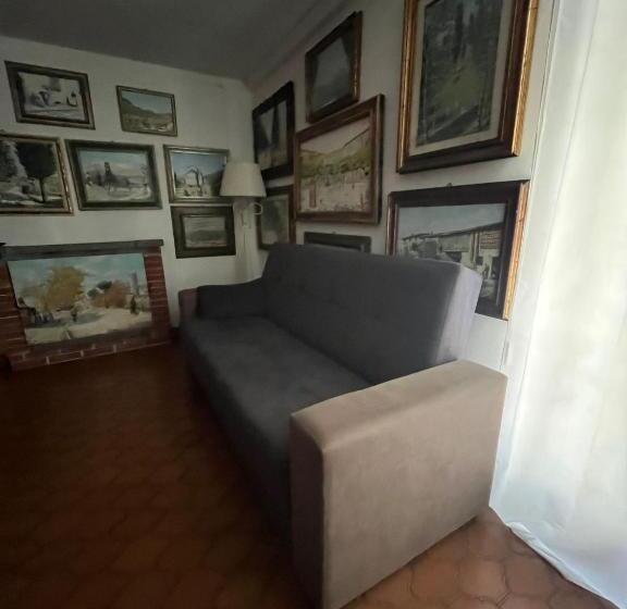 سوئیت جونیور با چشم‌انداز باغ, Enzo’s House