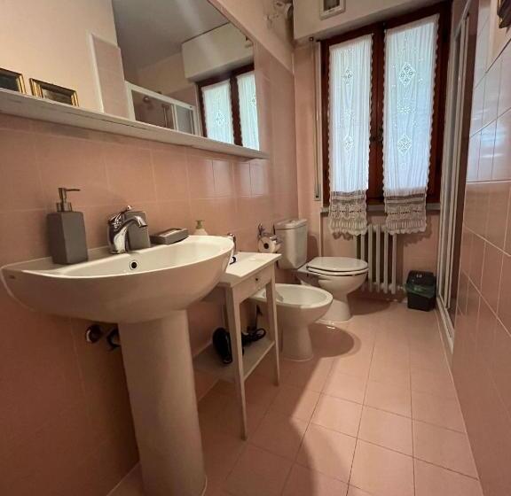 سوئیت جونیور با چشم‌انداز باغ, Enzo’s House