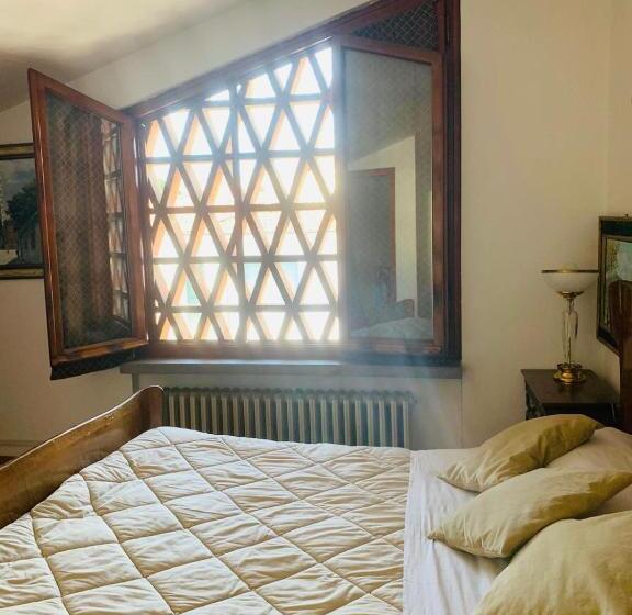 اتاق استاندارد سه نفره, Enzo’s House