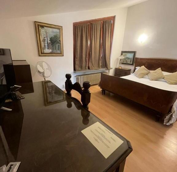 اتاق استاندارد سه نفره, Enzo’s House