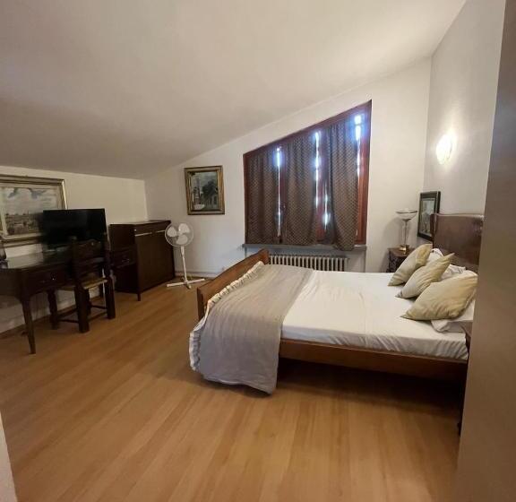 اتاق استاندارد سه نفره, Enzo’s House