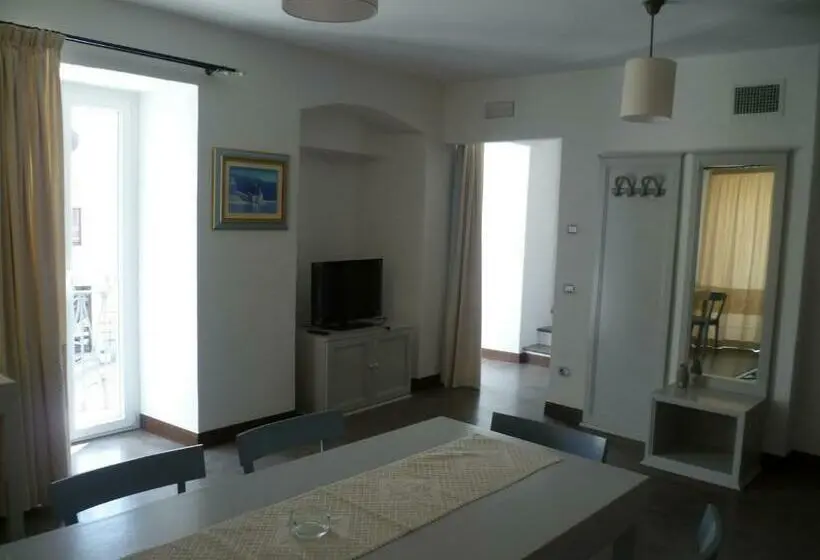 Sviitti 2 Makuuhuonetta, Albergo Residenziale La Corte