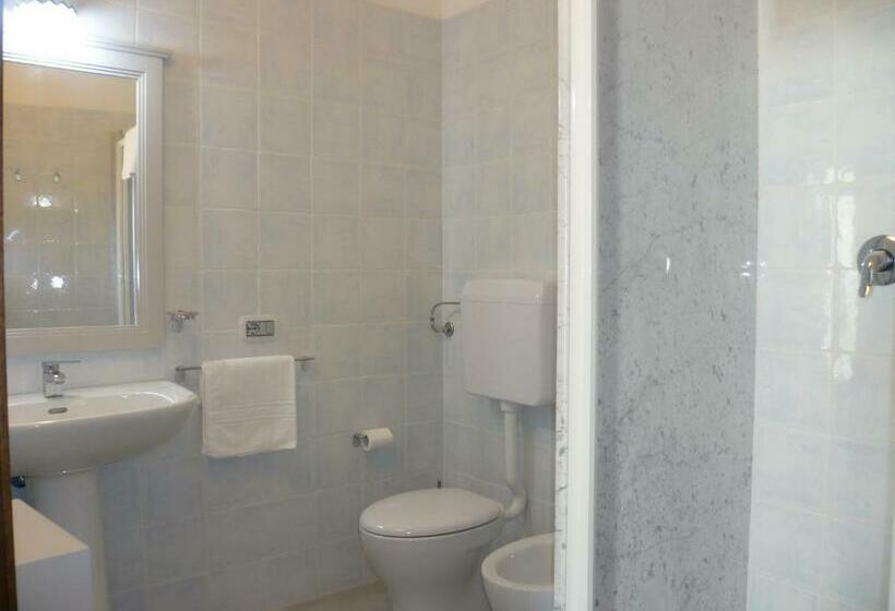 سوییت جونیور با بالکن, Albergo Residenziale La Corte