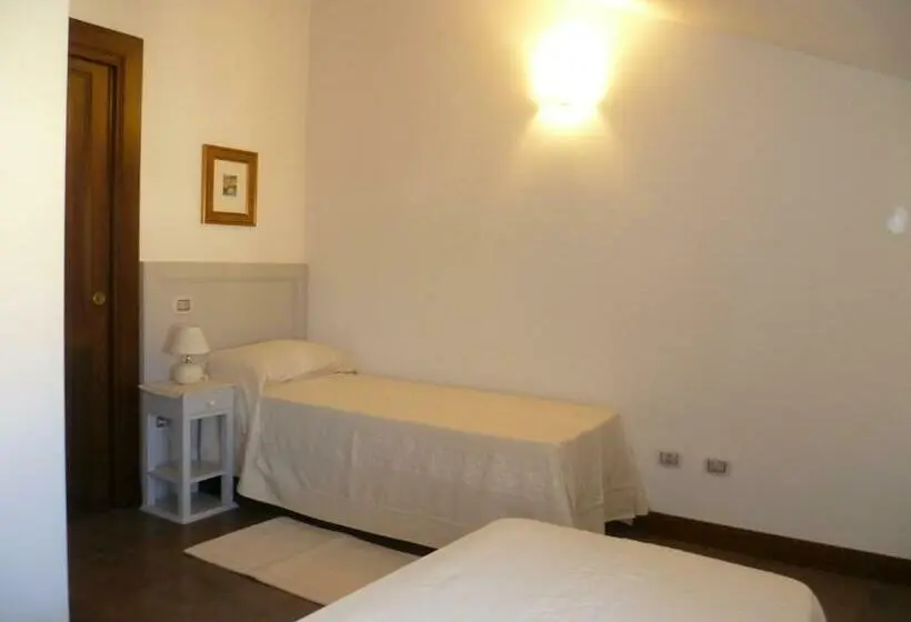 Sviitti 2 Makuuhuonetta, Albergo Residenziale La Corte