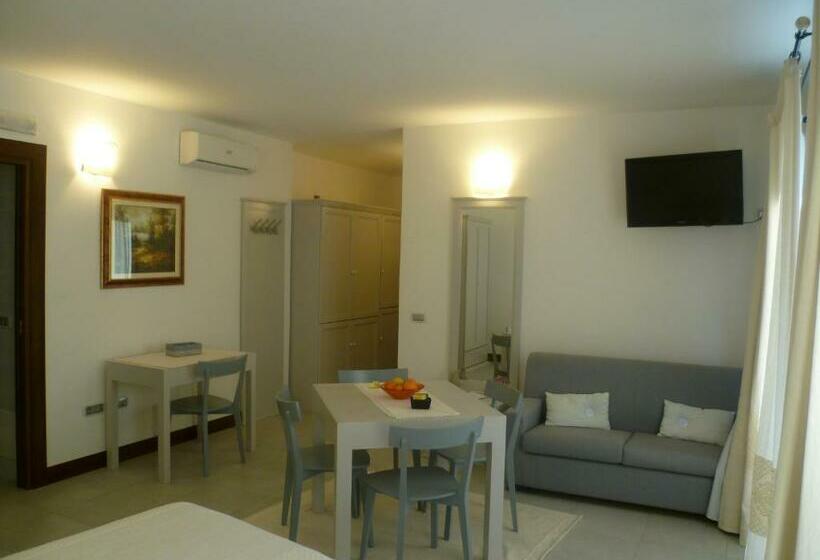 סוויטת ג'וניור עם מרפסת, Albergo Residenziale La Corte