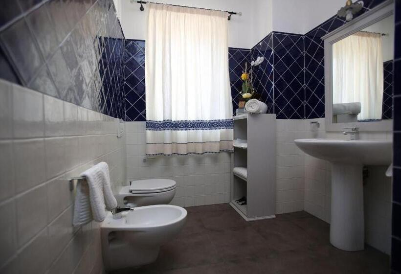 سوئیت با بالکن, Albergo Residenziale La Corte