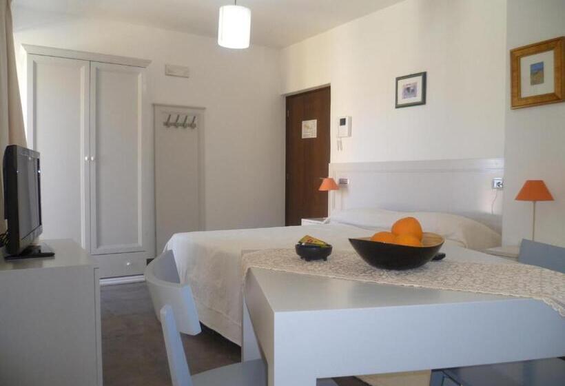 سوئیت جونیور با تراس, Albergo Residenziale La Corte