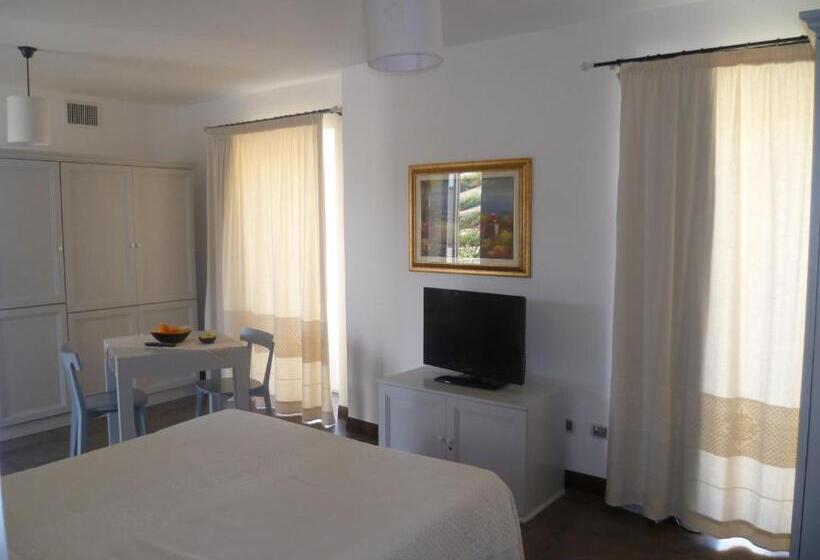 סוויטת ג'וניור עם טרסה, Albergo Residenziale La Corte