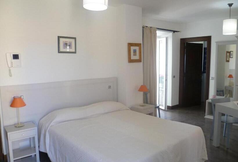 סוויטת ג'וניור עם טרסה, Albergo Residenziale La Corte