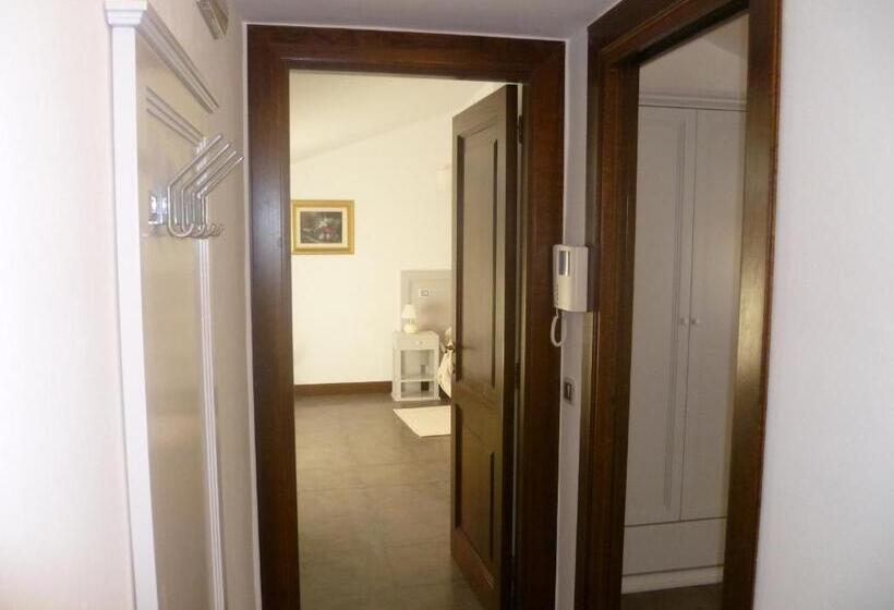 발코니가 있는 4인용 스탠다드 룸, Albergo Residenziale La Corte
