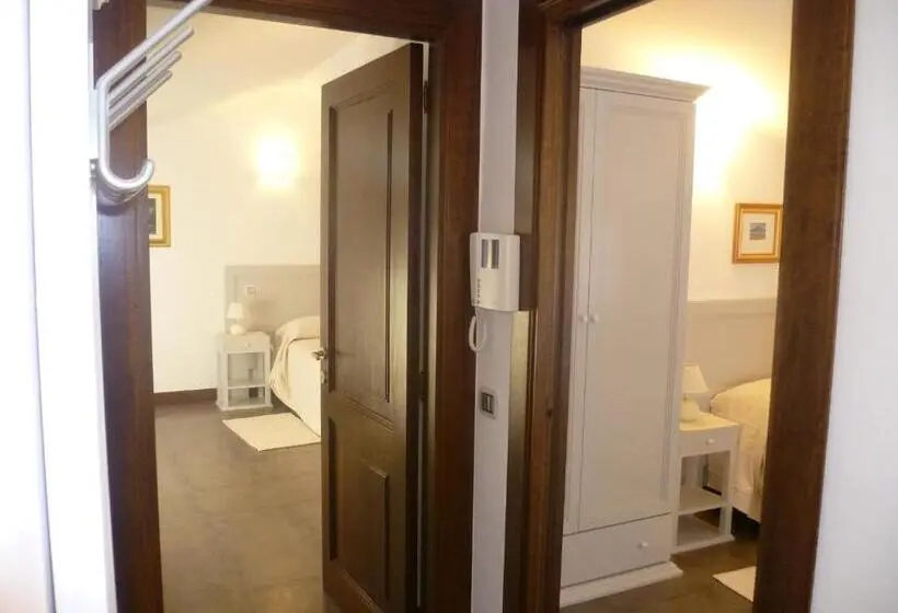 Standard Neljän Hengen Huone Parveke, Albergo Residenziale La Corte