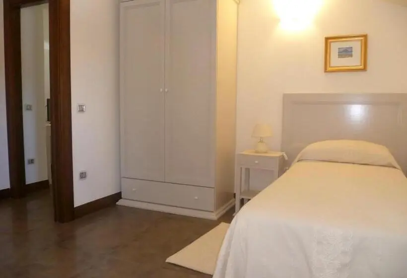 Standard Neljän Hengen Huone Parveke, Albergo Residenziale La Corte