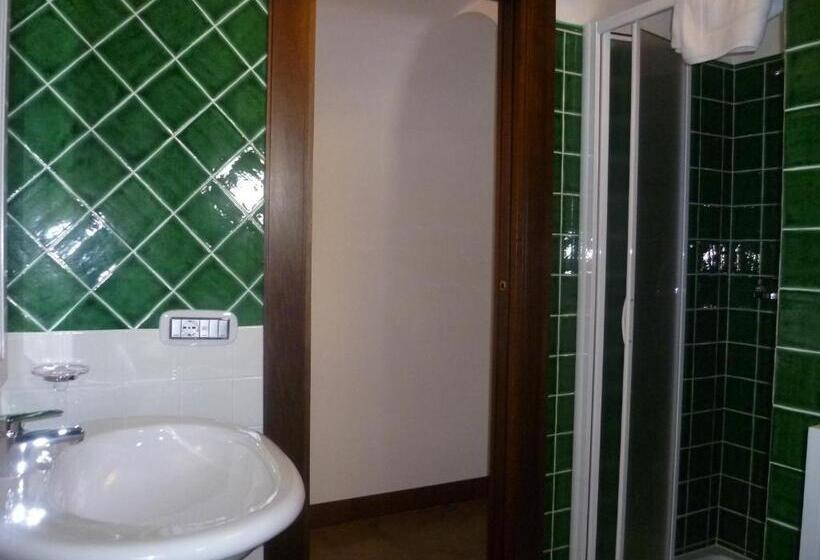 اتاق استاندارد چهارنفره با بالکن, Albergo Residenziale La Corte