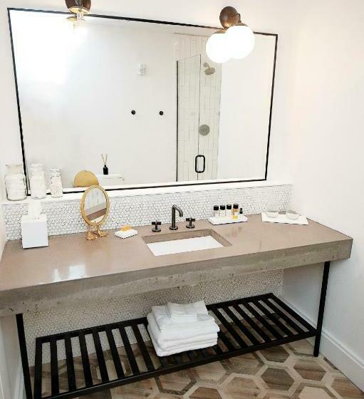 带大床的豪华间, Covington Cincinnati Riverfront