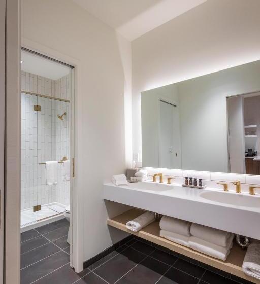 Номер Superior, Covington Cincinnati Riverfront