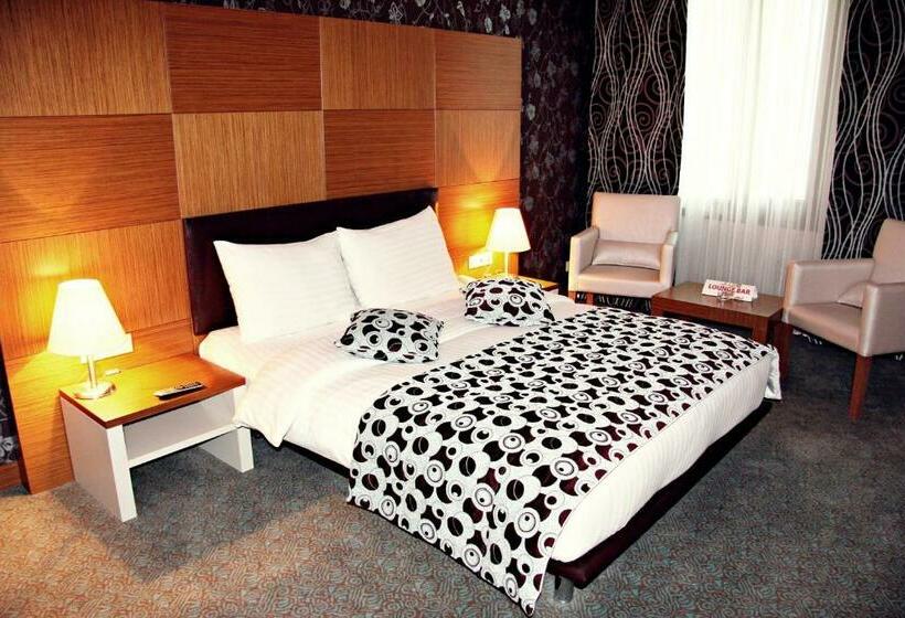 سوییت جونیور, Grand Nur Plaza