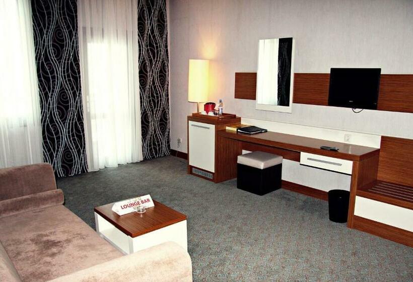 سوییت جونیور, Grand Nur Plaza