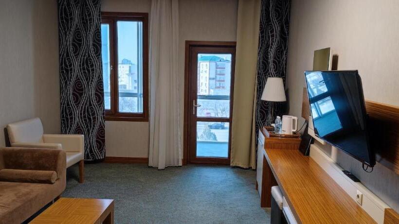 سوییت جونیور, Grand Nur Plaza