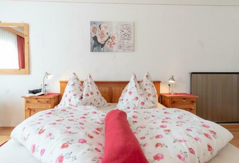 غرفة قياسية مزوَّدة بشُرفة, Ranacherhof