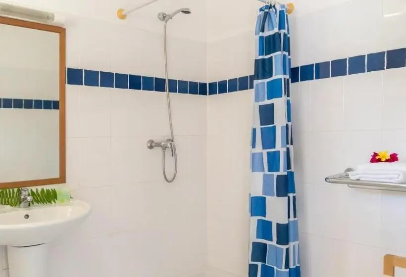 استودیو استاندارد با چشم‌انداز باغ, Residence Les Cayalines