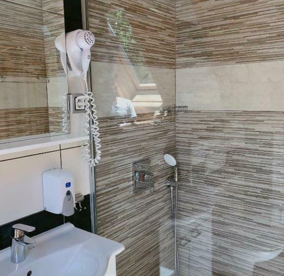 غرفة قياسية ثلاثية, Rustic Inn River 2