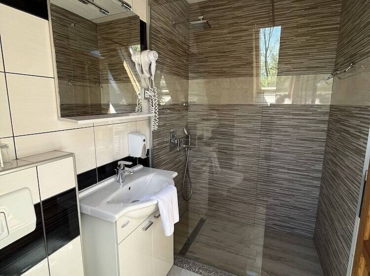 اتاق لوکس, Rustic Inn River 2