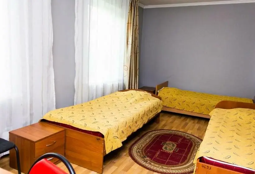 تختخواب در اتاق مشترک, Tahar