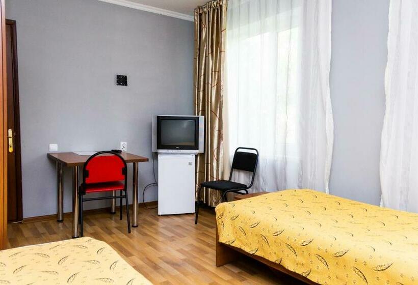 تختخواب در اتاق مشترک, Tahar