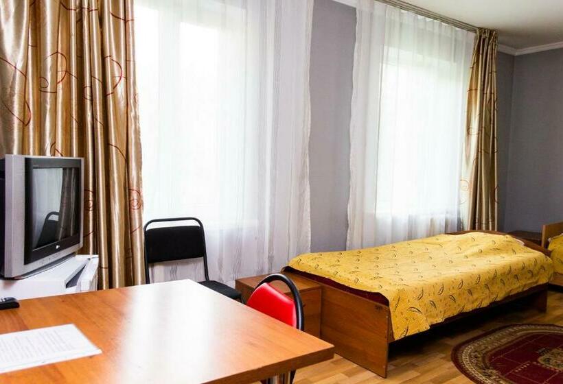 تختخواب در اتاق مشترک, Tahar