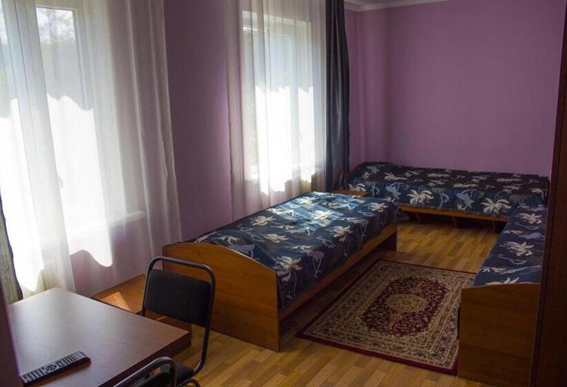 تختخواب در اتاق مشترک, Tahar