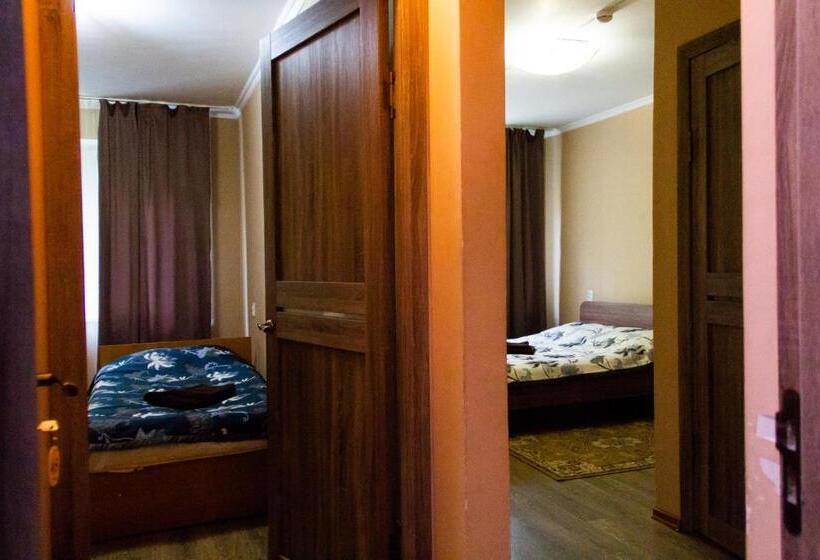 اتاق خانوادگی, Tahar