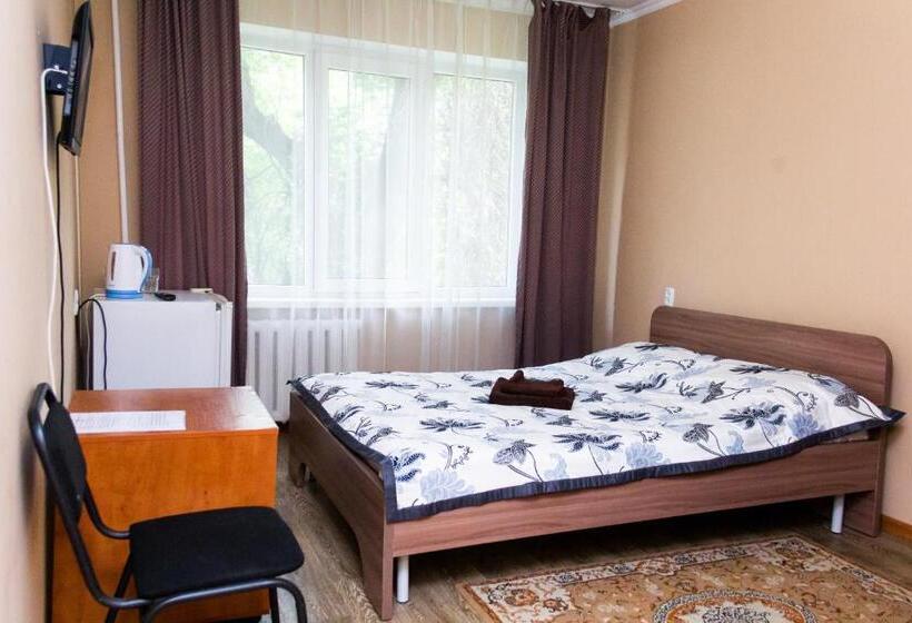 اتاق خانوادگی, Tahar