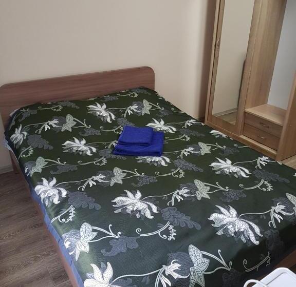 اتاق خانوادگی, Tahar