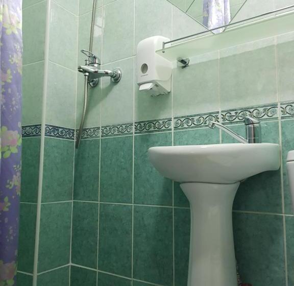 اتاق استاندارد یک نفره, Tahar