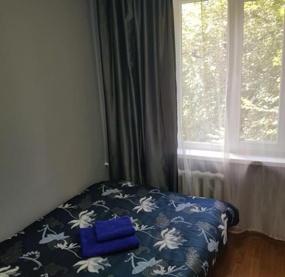 اتاق استاندارد یک نفره, Tahar