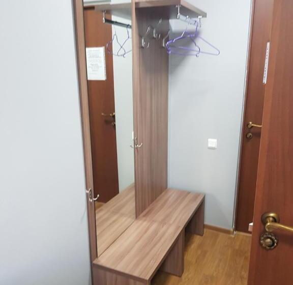 اتاق استاندارد یک نفره, Tahar