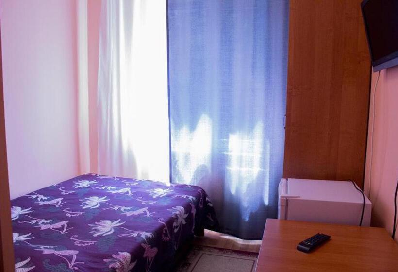 اتاق استاندارد یک نفره, Tahar