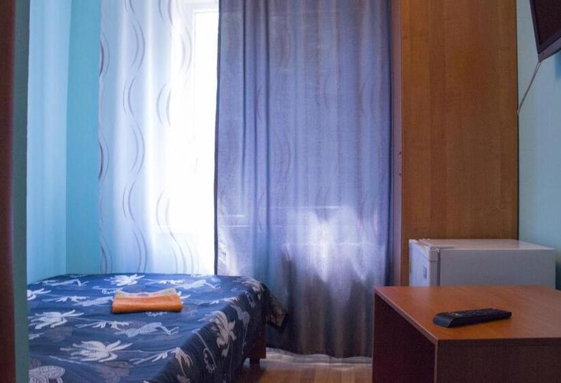 اتاق استاندارد یک نفره, Tahar